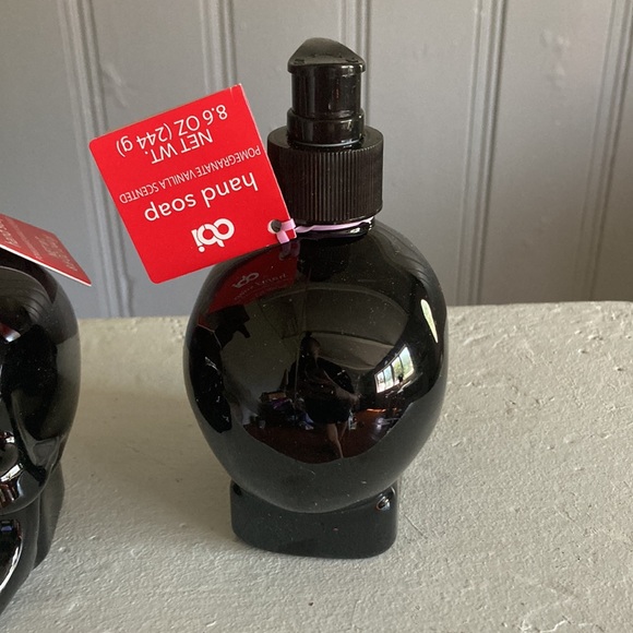 LAST- NWT Pomegranate Vanilla Scented -2 Black Skull 💀 Hand Soap Pump Set - Picture 6 of 17